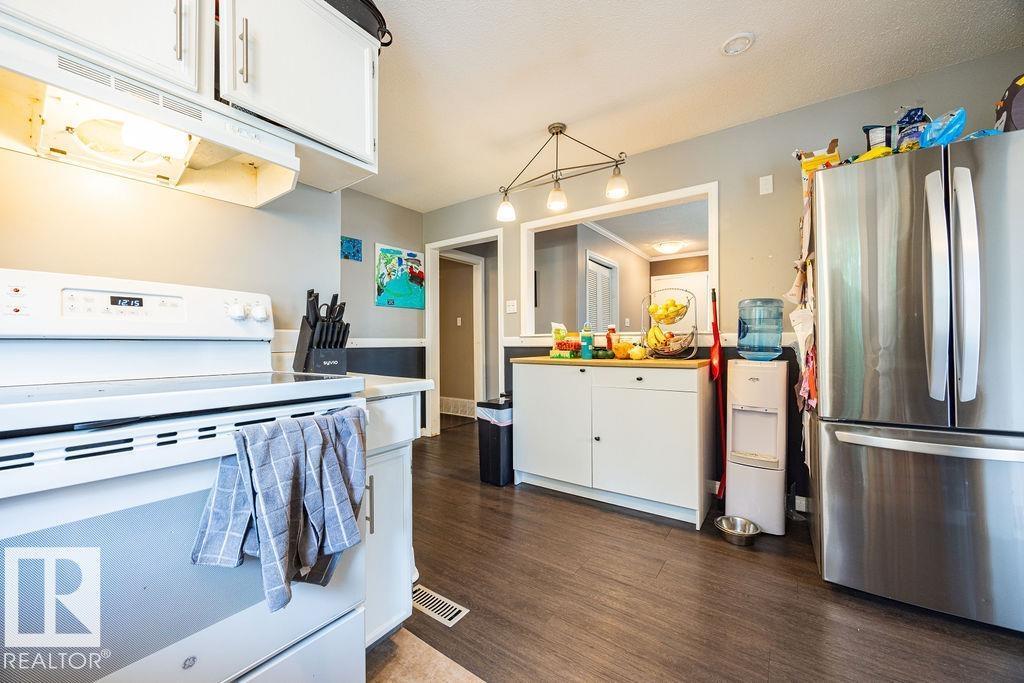 1033 Strathcona DR - 21