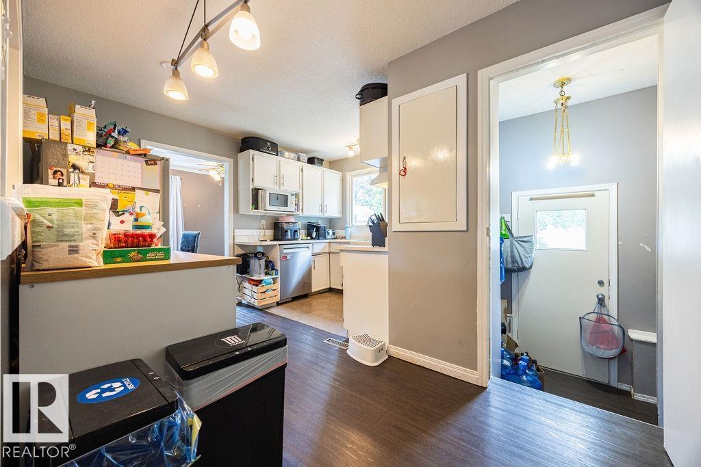 1033 Strathcona DR - 22