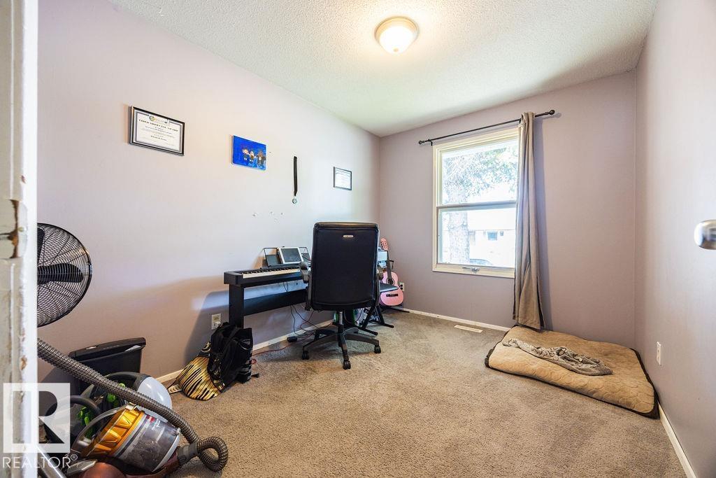 1033 Strathcona DR - 26