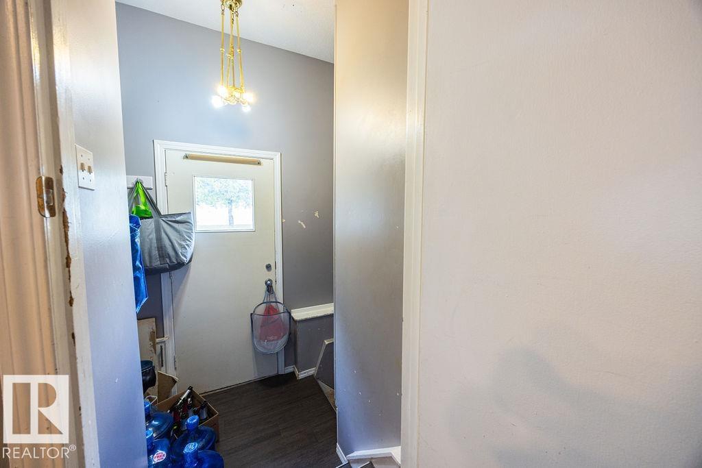 1033 Strathcona DR - 29