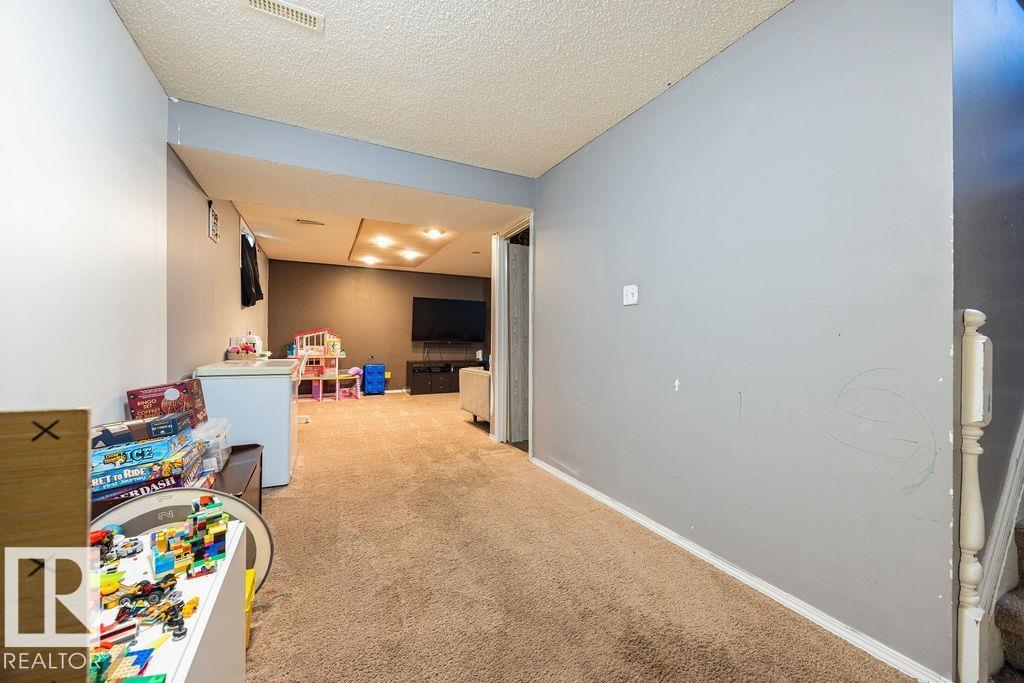 1033 Strathcona DR - 30