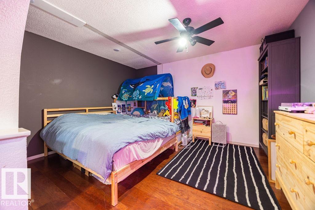 1033 Strathcona DR - 35