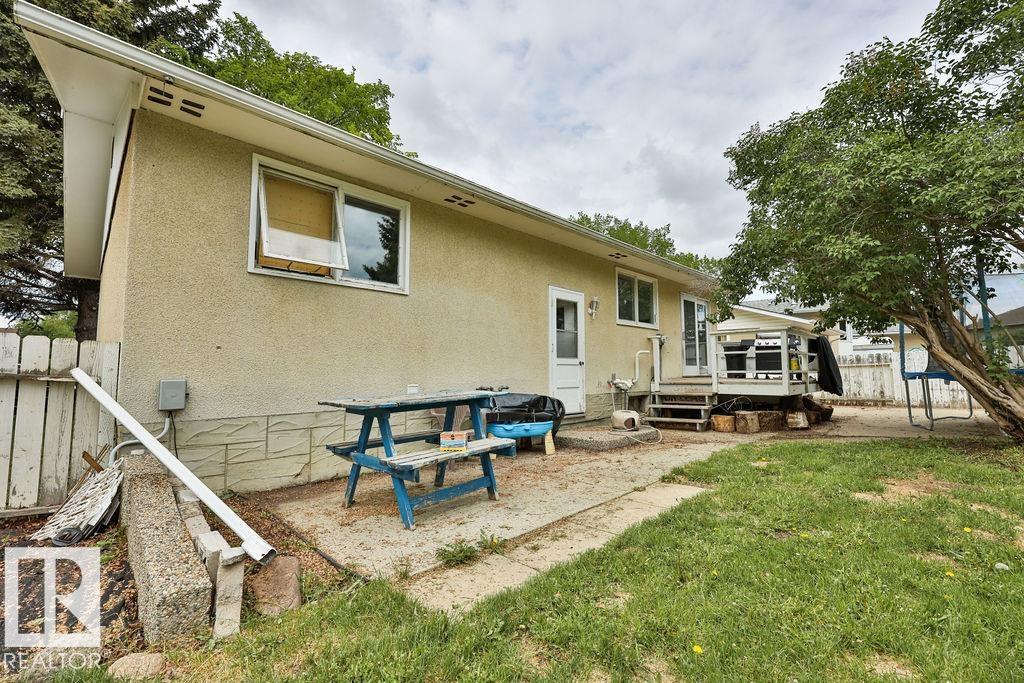 1033 Strathcona DR - 38