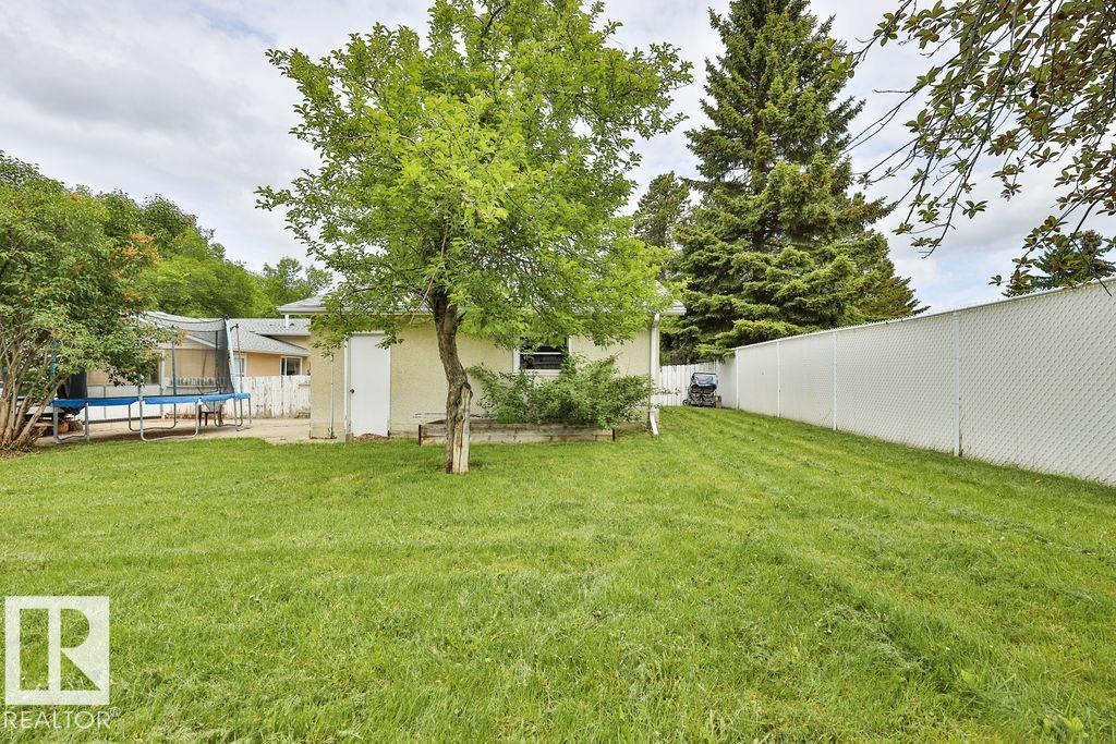 1033 Strathcona DR - 40