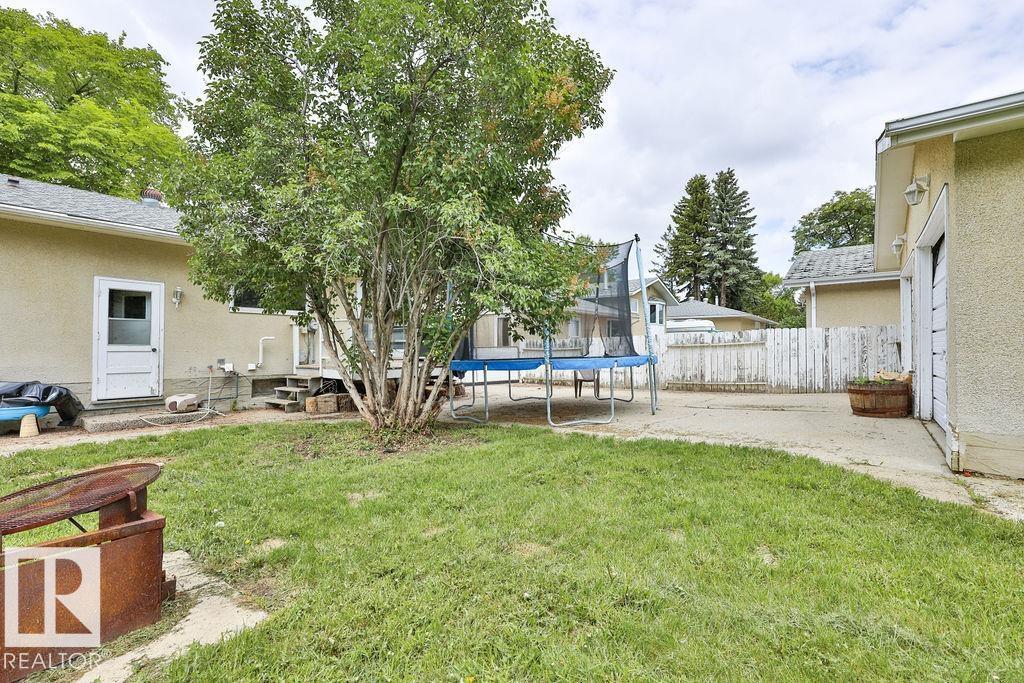 1033 Strathcona DR - 41