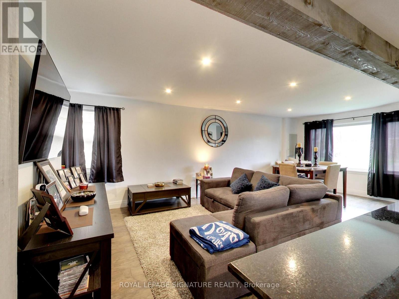102 CENTRAL PARK BOULEVARD N - 12