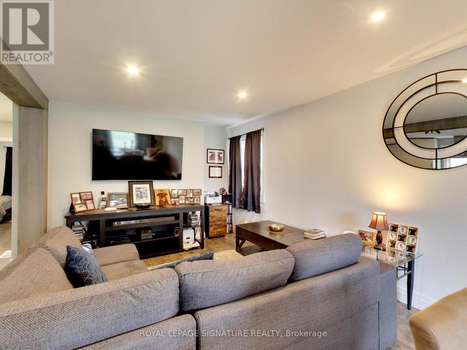 102 CENTRAL PARK BOULEVARD N - 15