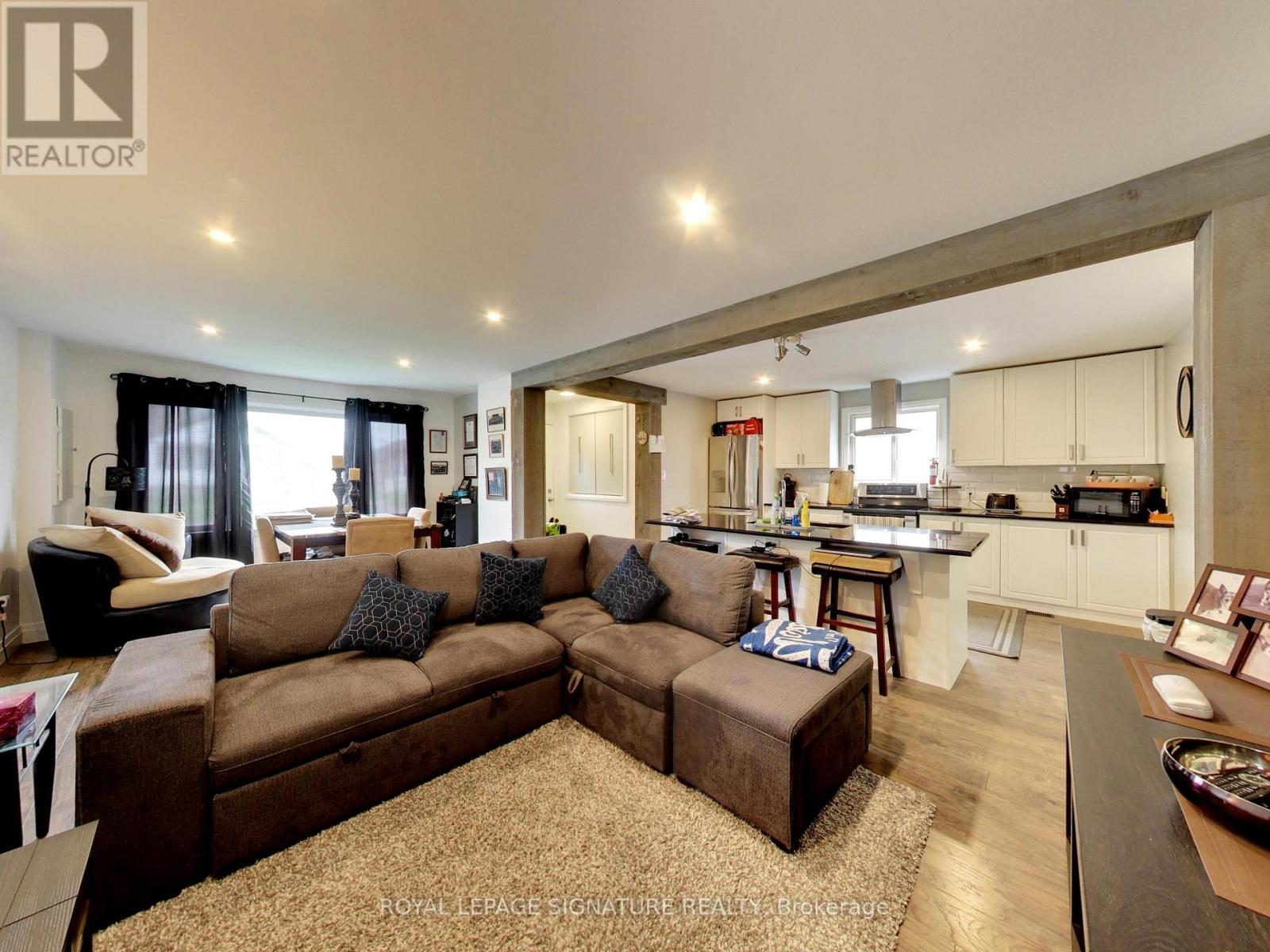 102 CENTRAL PARK BOULEVARD N - 16