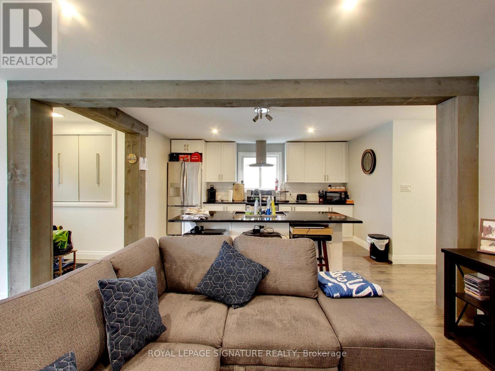 102 CENTRAL PARK BOULEVARD N - 18