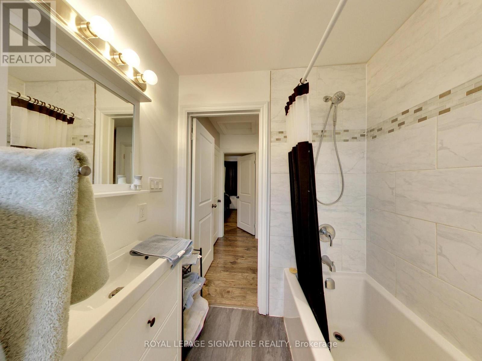 102 CENTRAL PARK BOULEVARD N - 23