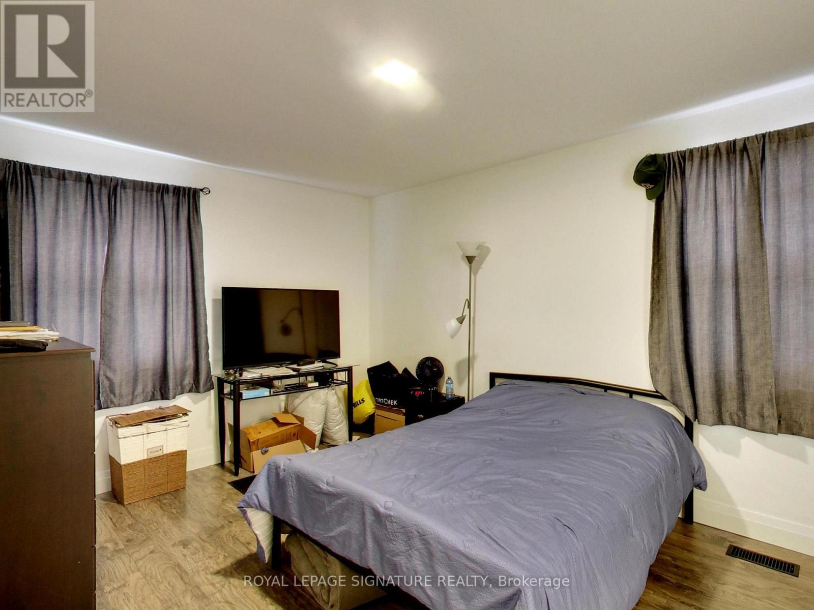 102 CENTRAL PARK BOULEVARD N - 26