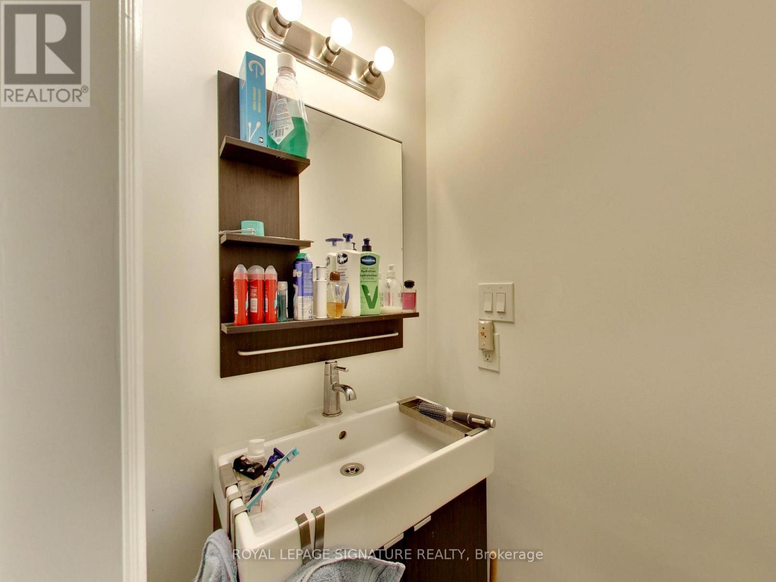 102 CENTRAL PARK BOULEVARD N - 29