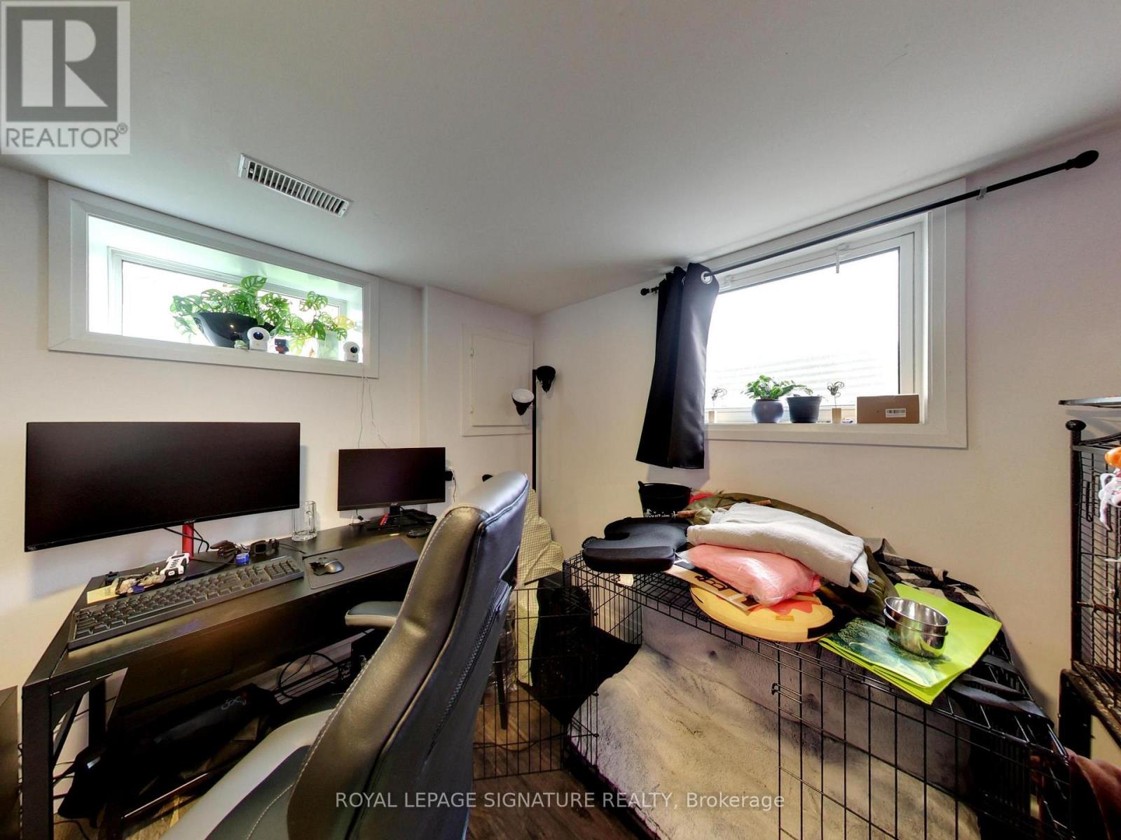 102 CENTRAL PARK BOULEVARD N - 35