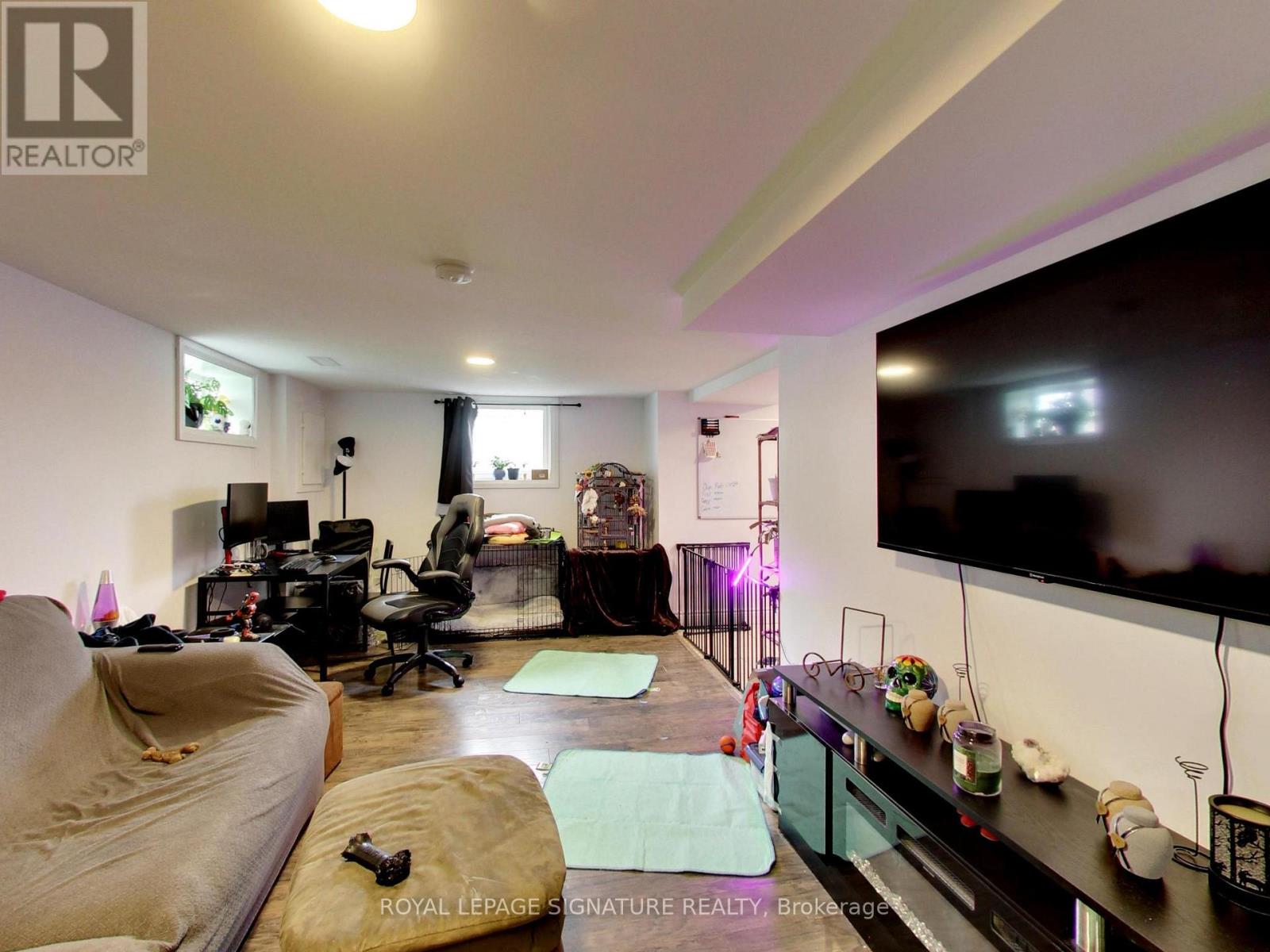 102 CENTRAL PARK BOULEVARD N - 37