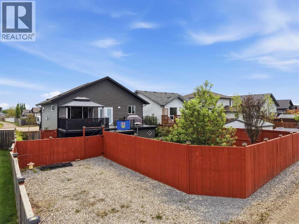 182 Robinson Avenue, Penhold