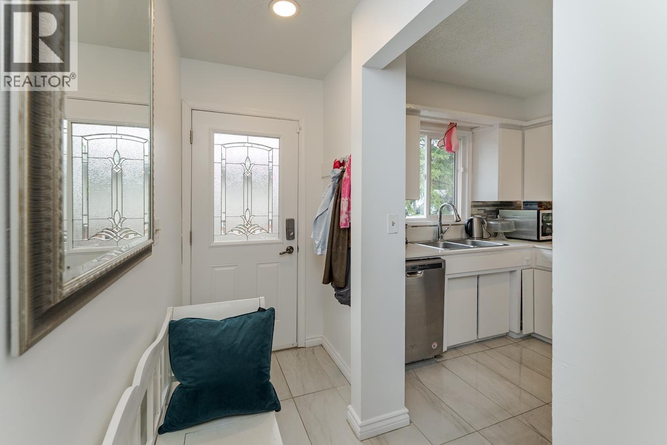 2613 OAK STREET - 7
