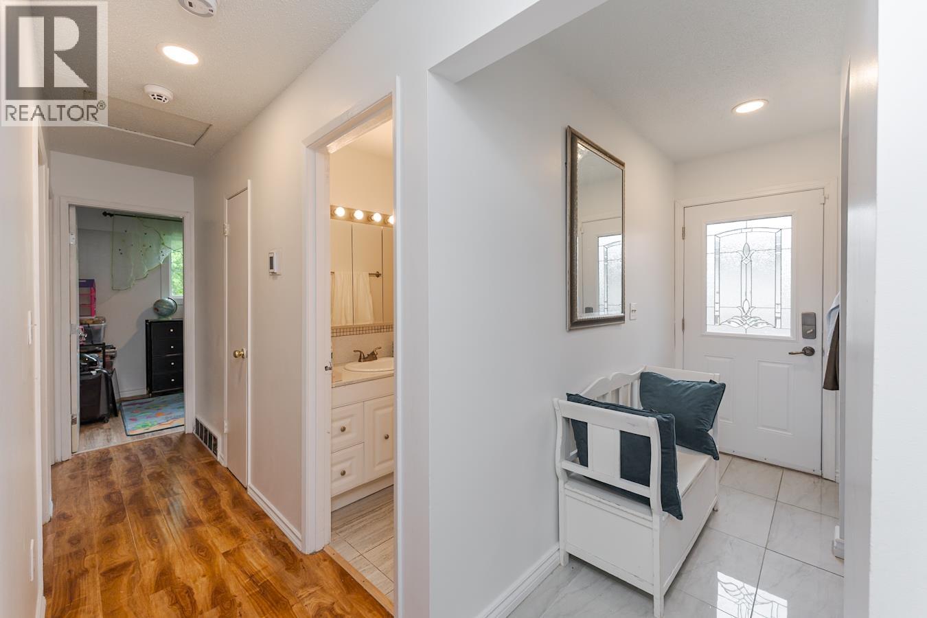 2613 OAK STREET - 6