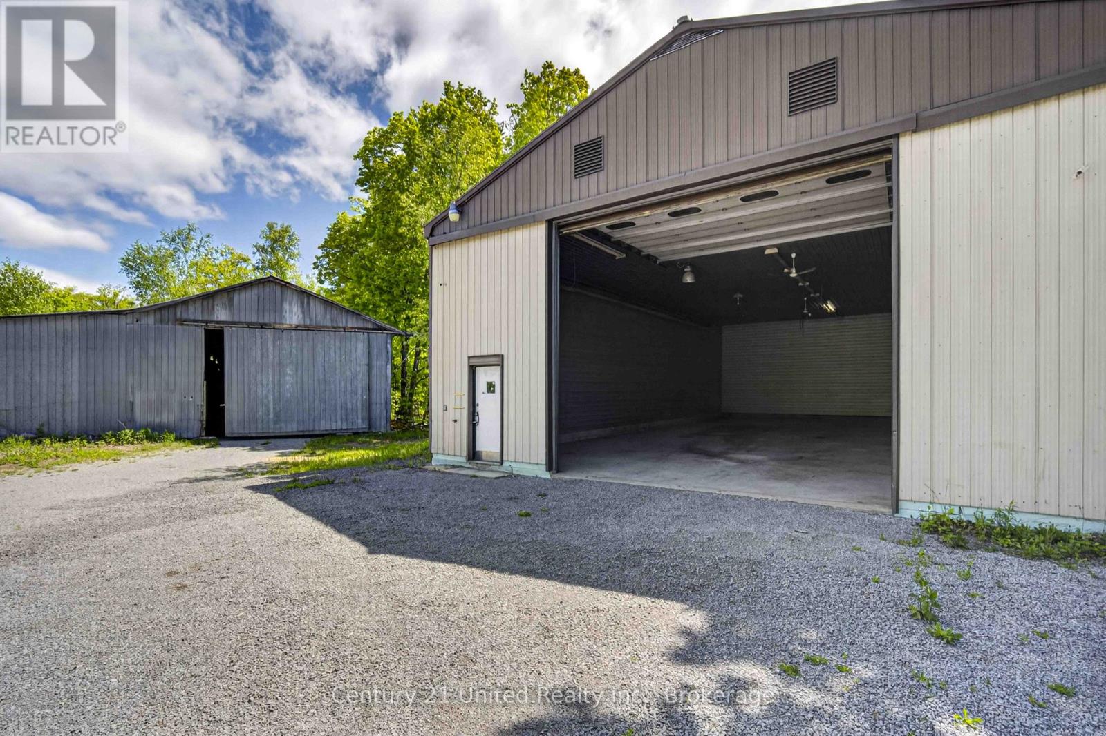 832 NORTHEY'S BAY ROAD - 11