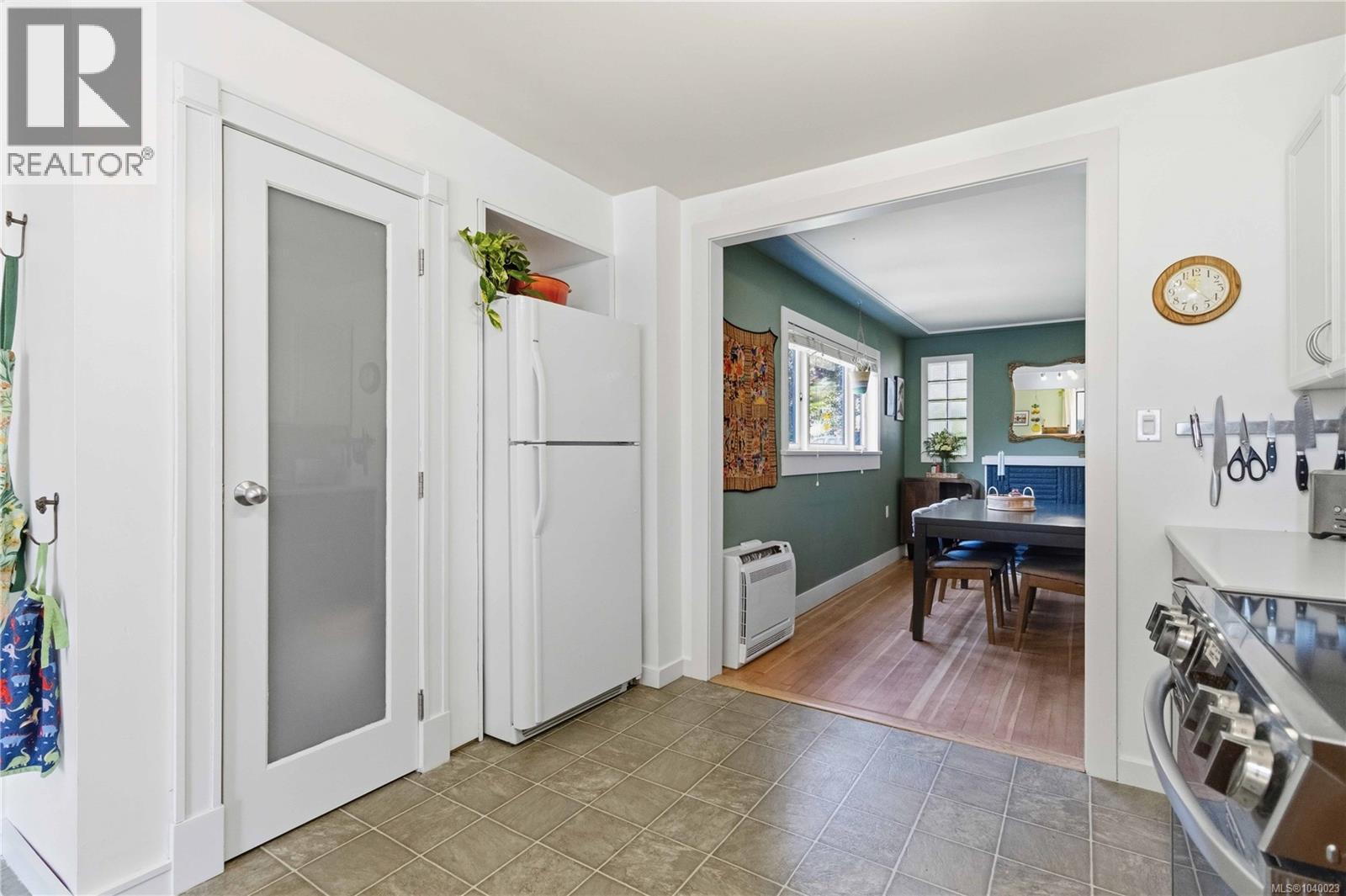 919 Dunsmuir Rd, Esquimalt