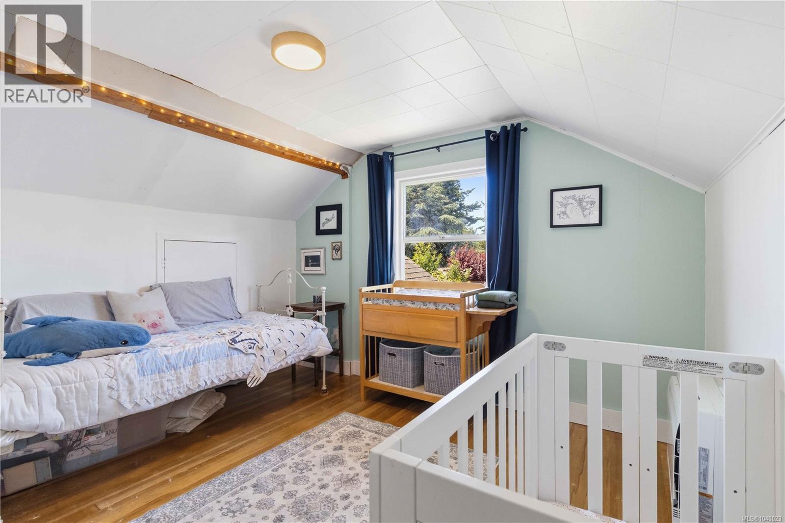 919 Dunsmuir Rd, Esquimalt