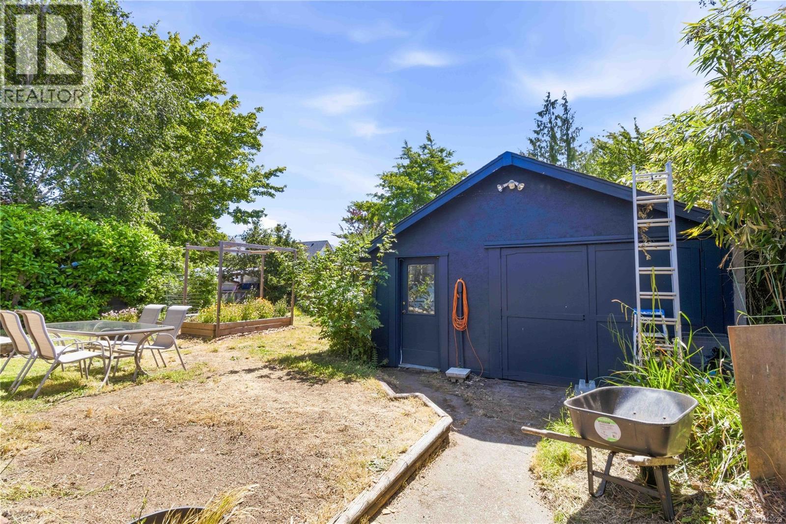 919 Dunsmuir Rd, Esquimalt