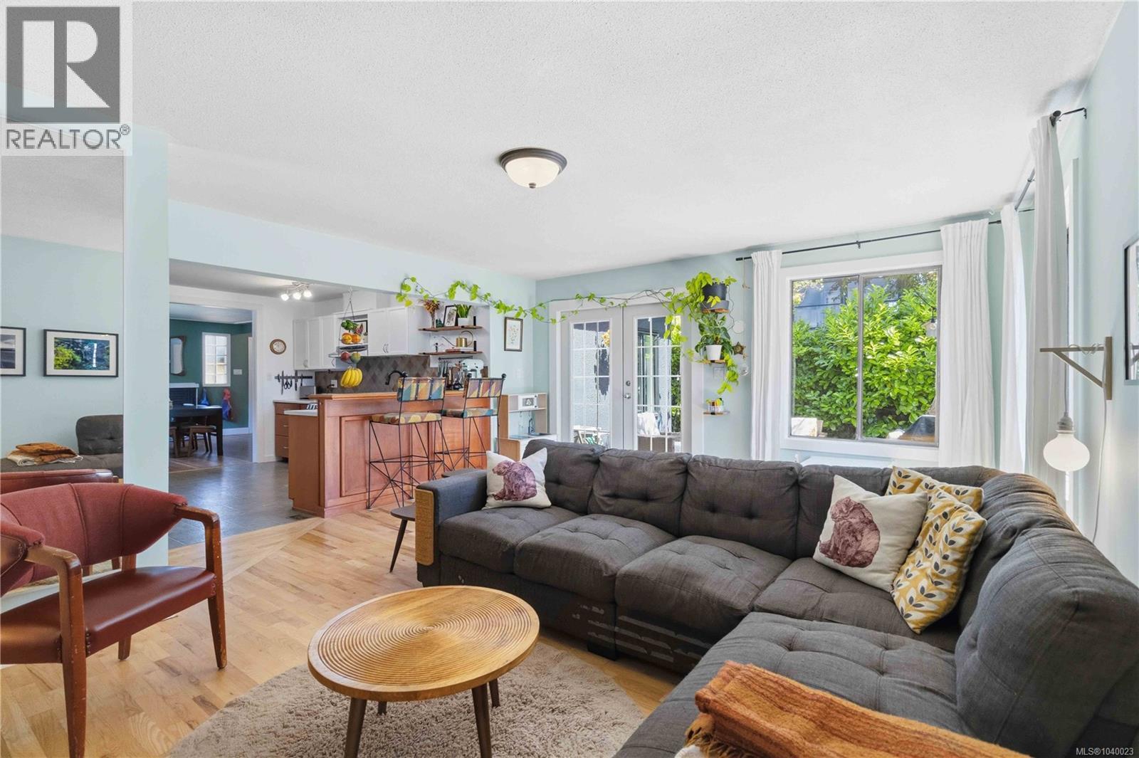 919 Dunsmuir Rd, Esquimalt