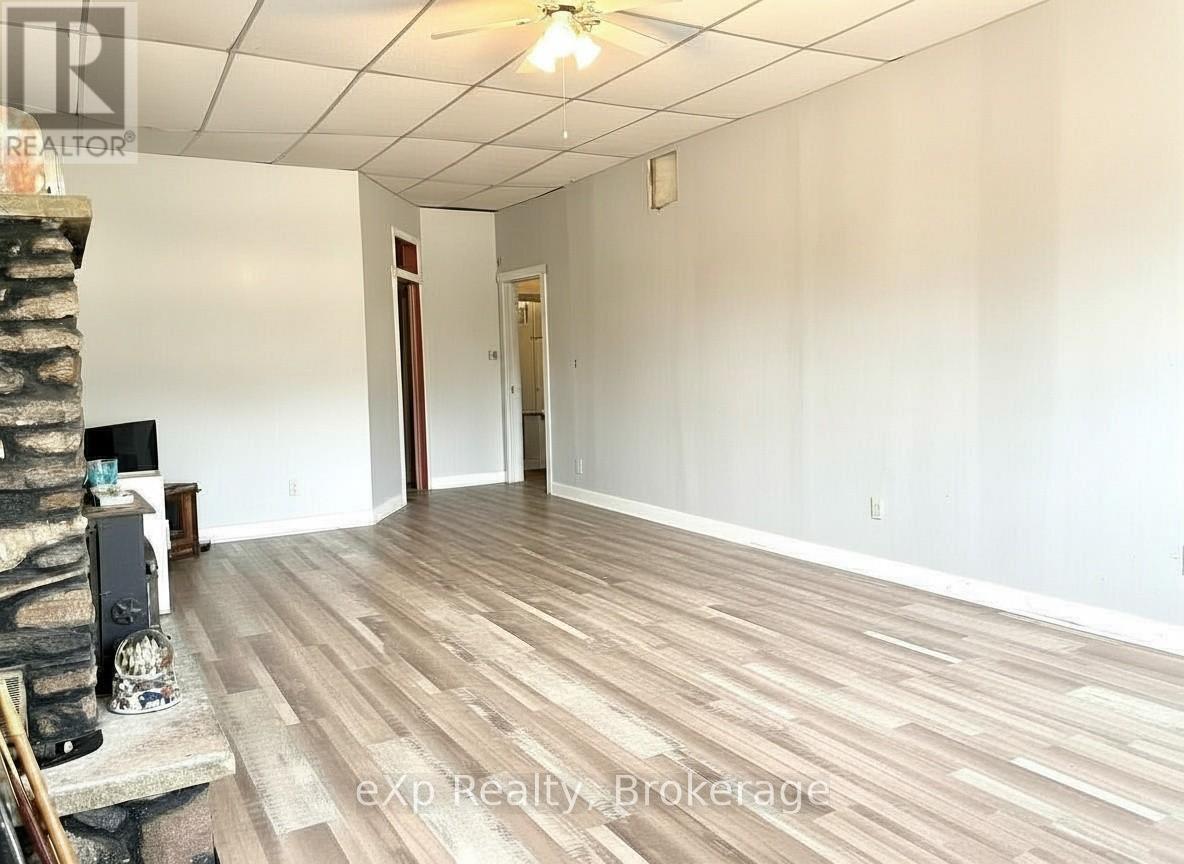 8 MAIN STREET S - 18