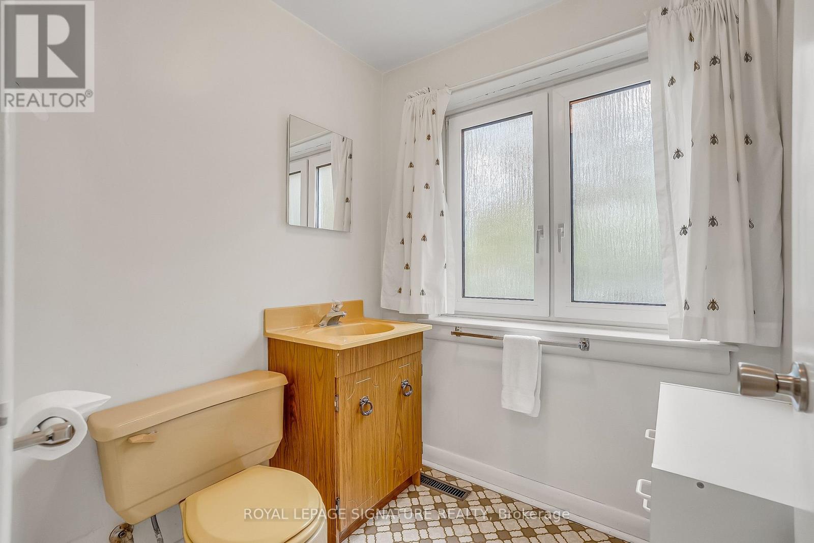 34 ADDISON CRESCENT - 28