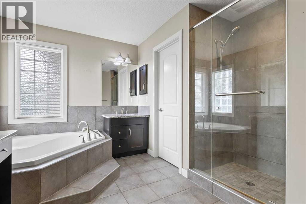 Primary ensuite with corner tub