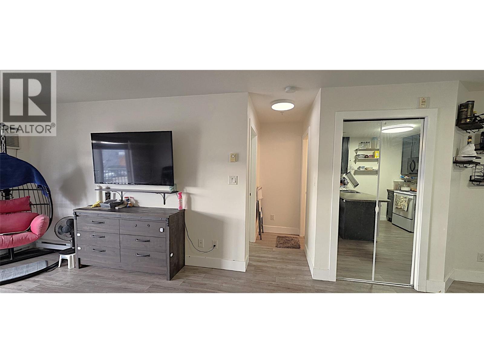 #206 256 Hastings Avenue - 5