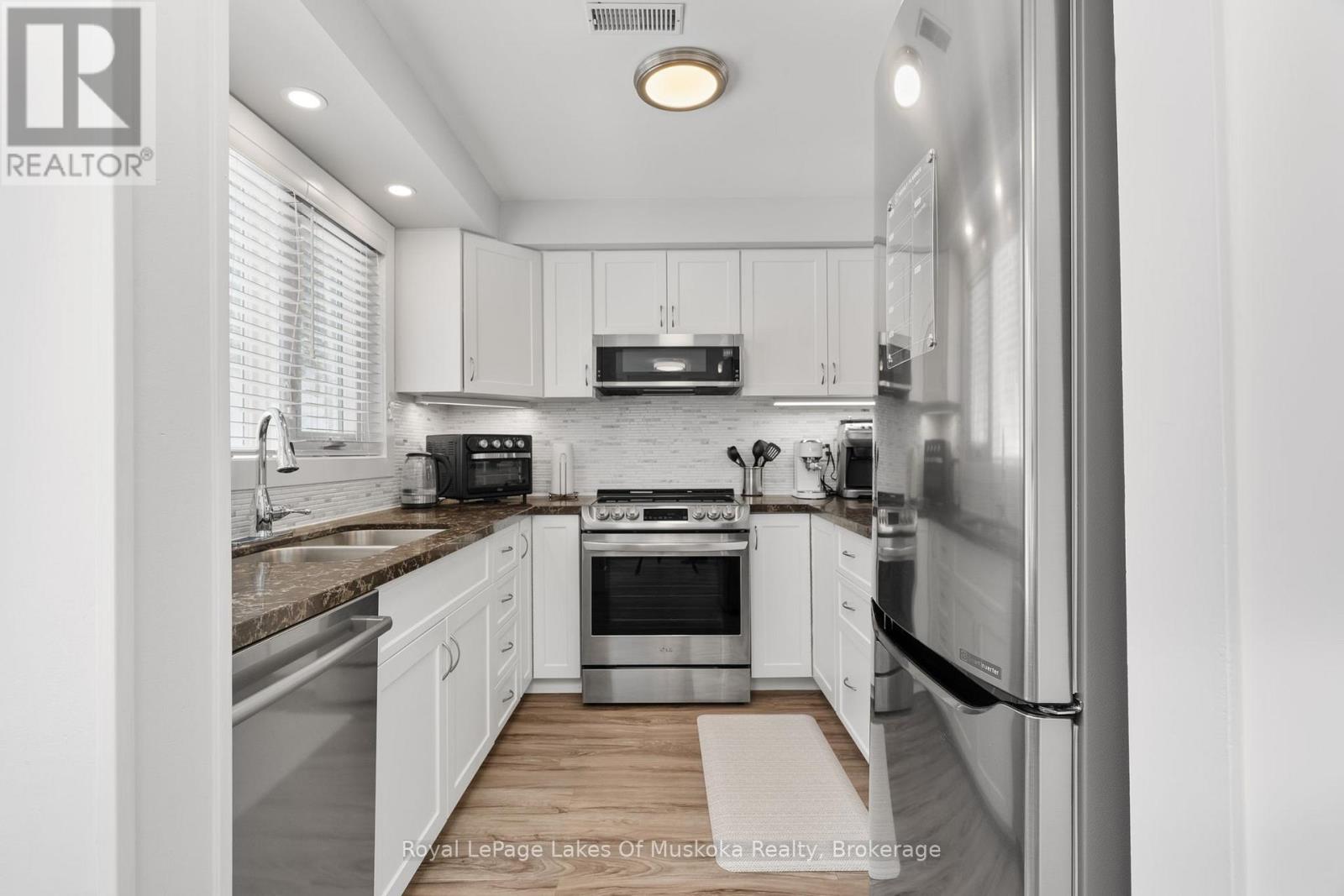 #4 1551 HIDDEN VALLEY ROAD - 21