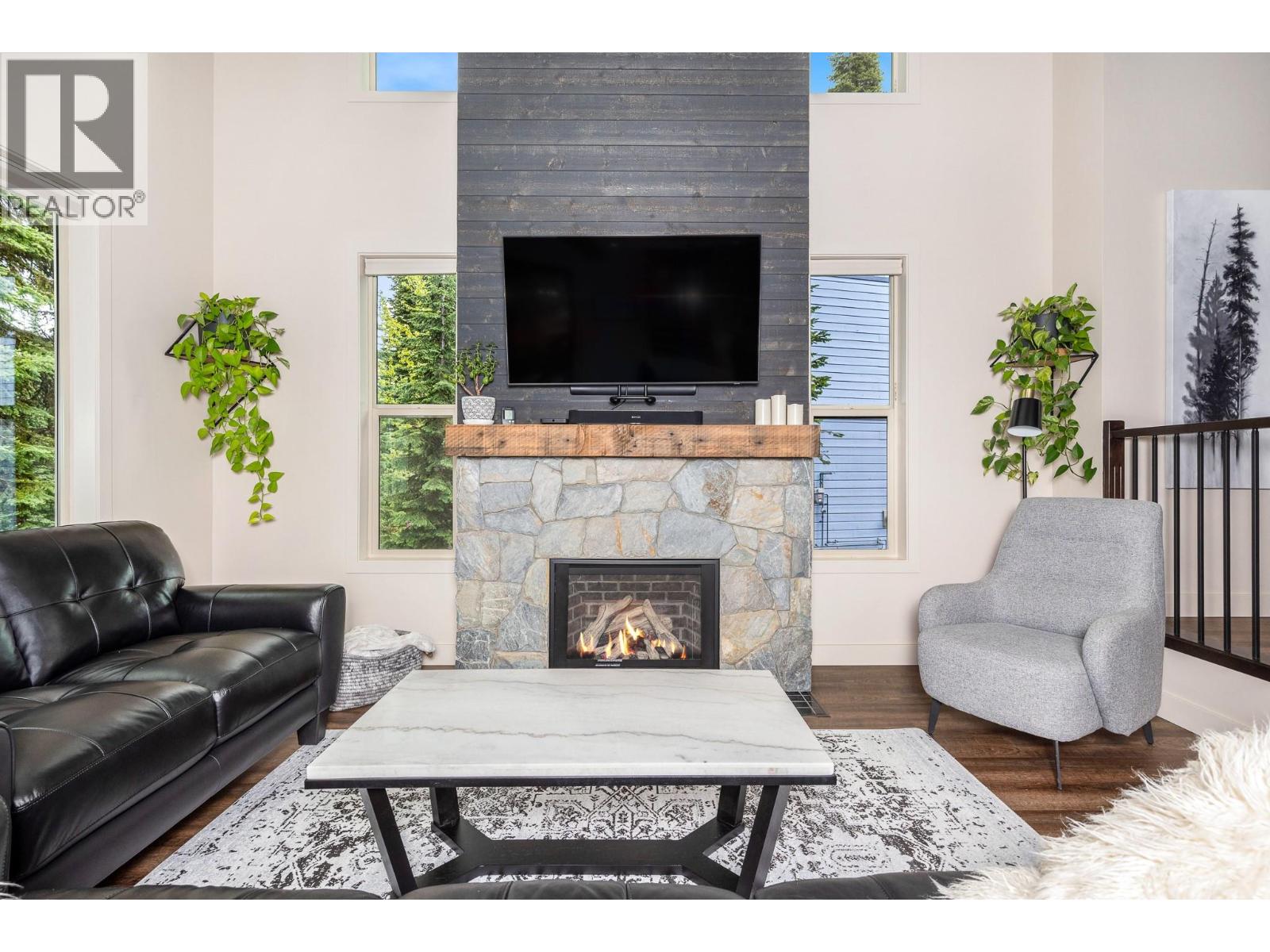 #1 & 2 440 Monashee Road - 12