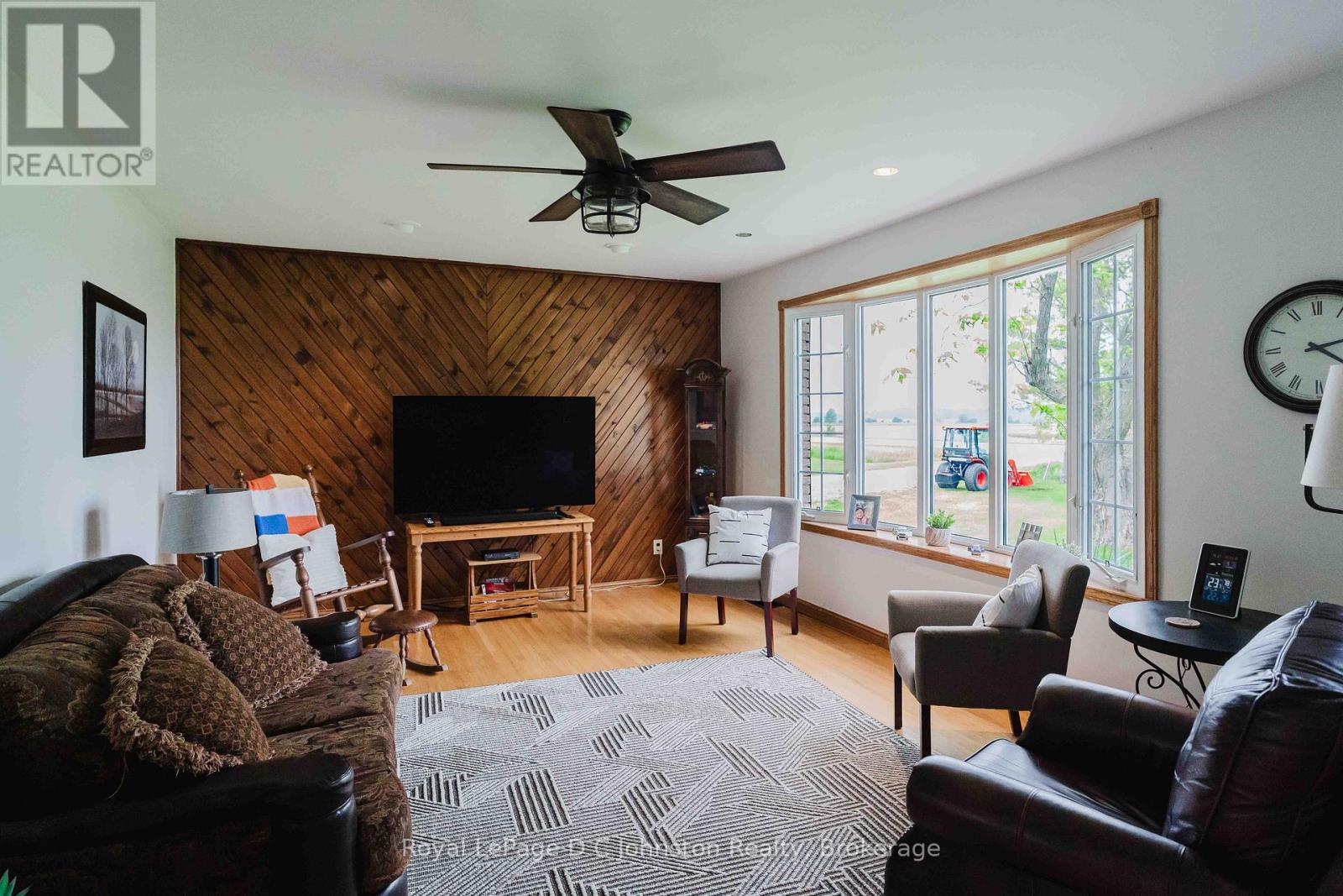 1073 8 CONCESSION - 12