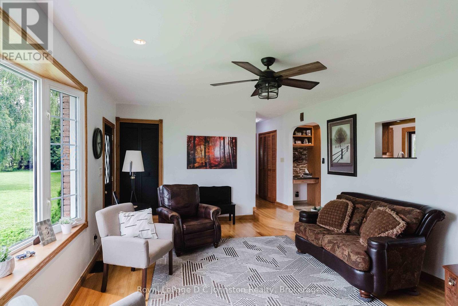 1073 8 CONCESSION - 13