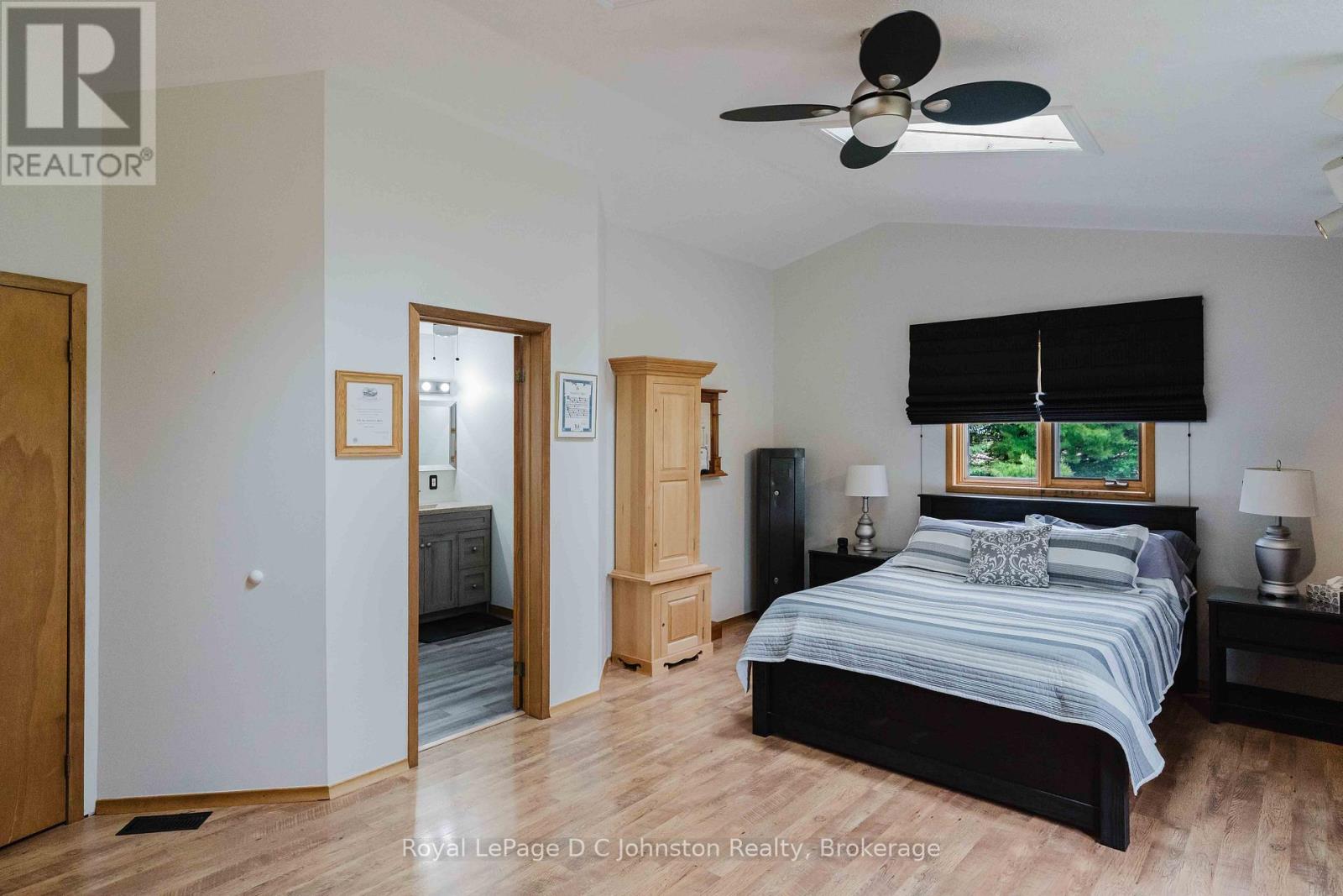 1073 8 CONCESSION - 21