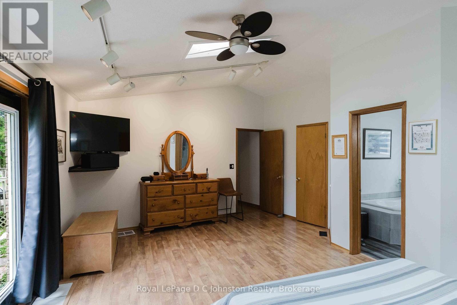 1073 8 CONCESSION - 22