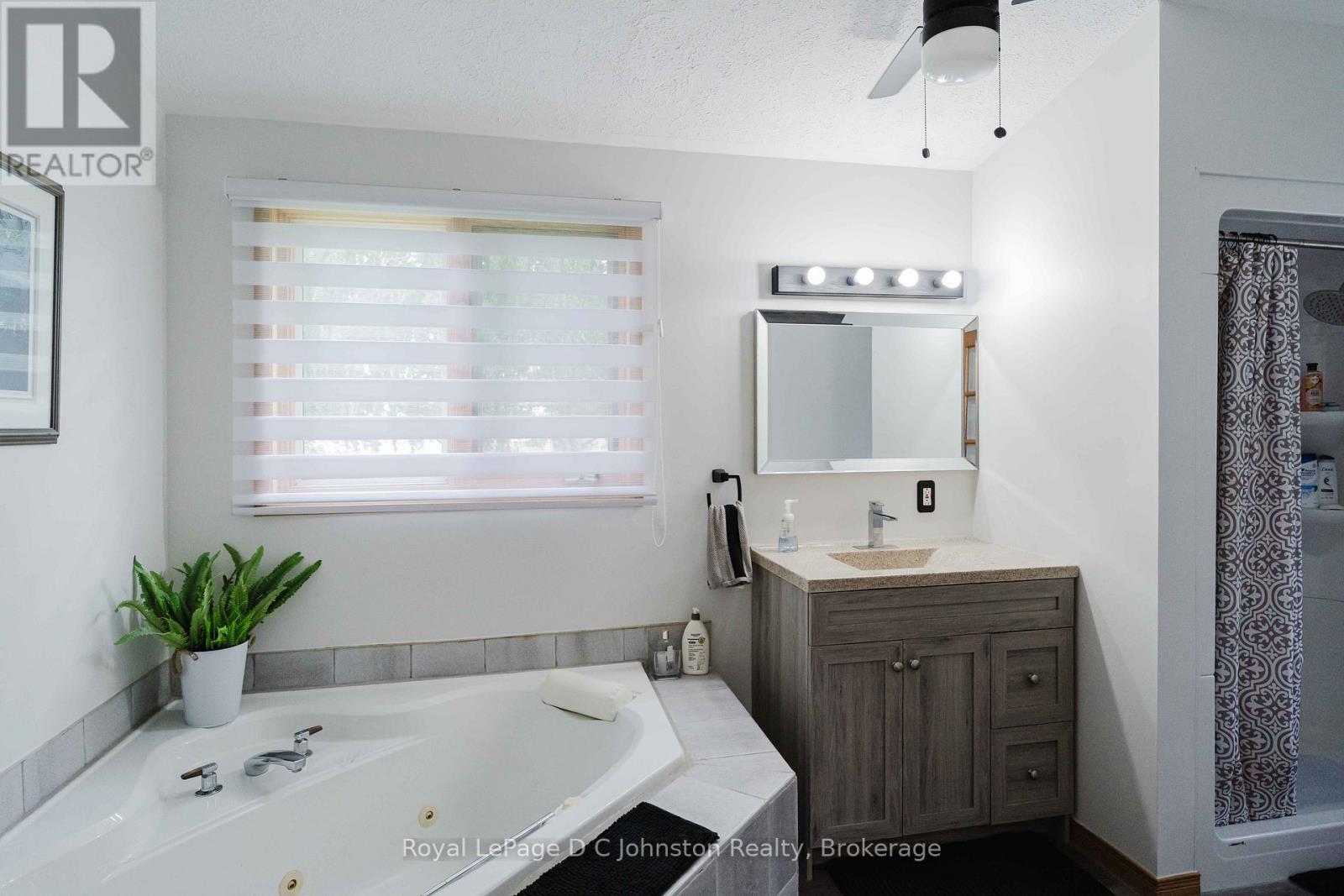 1073 8 CONCESSION - 23