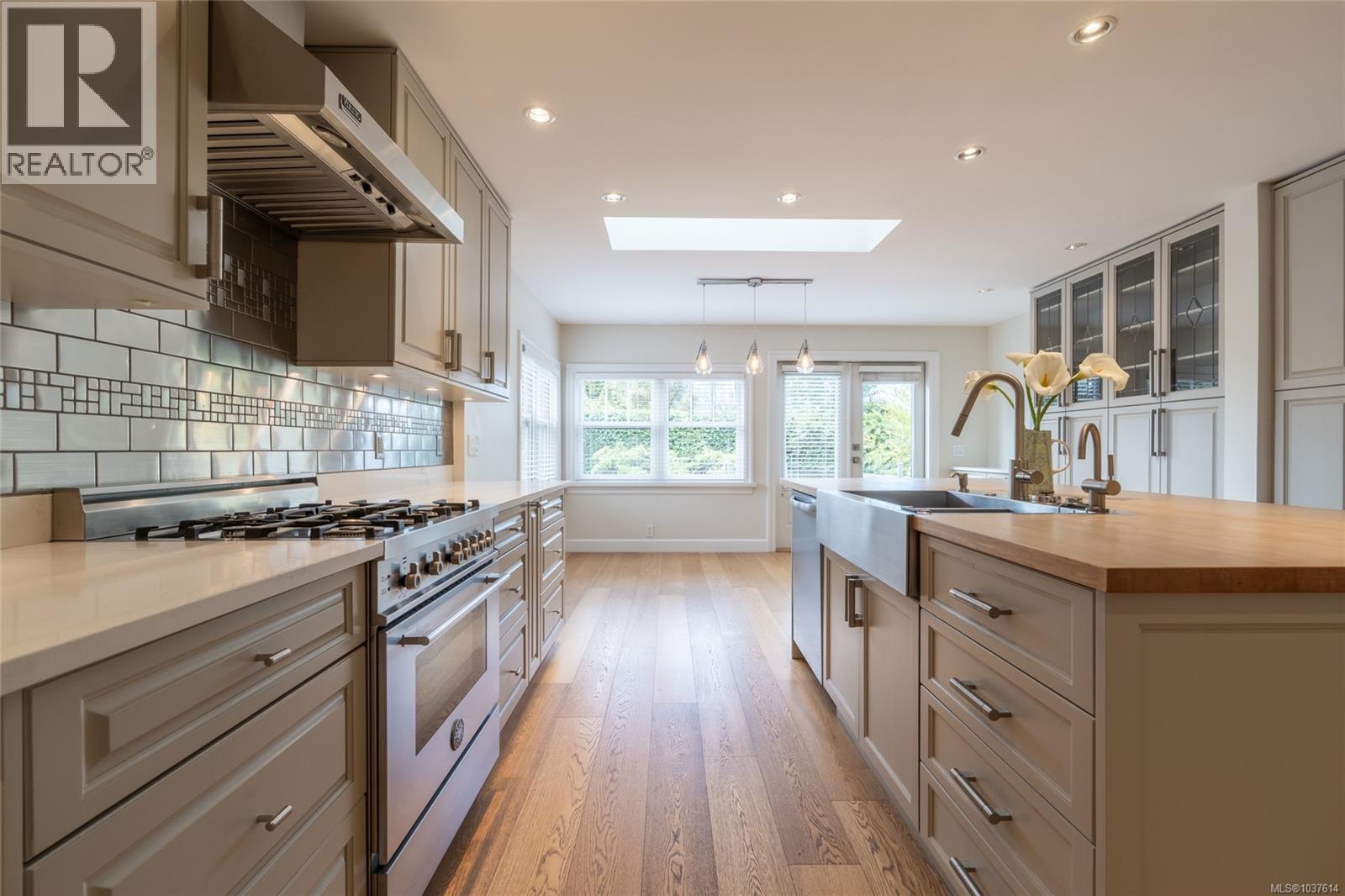 2741 Dufferin Ave, Oak Bay