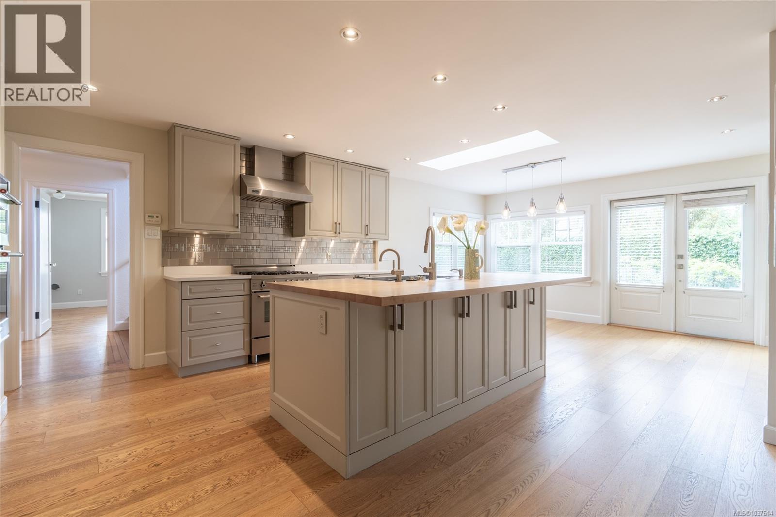 2741 Dufferin Ave, Oak Bay