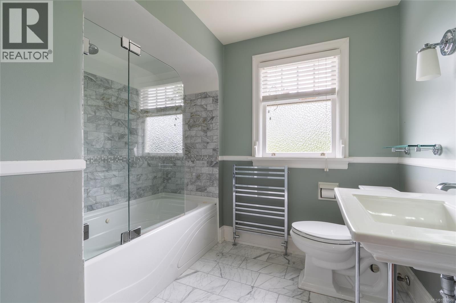 2741 Dufferin Ave, Oak Bay