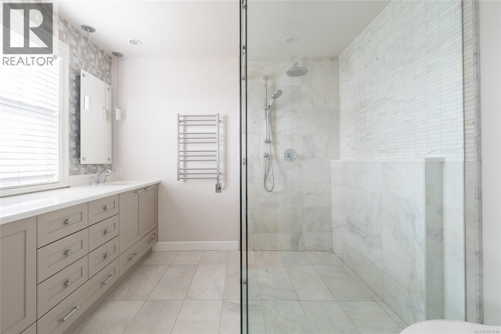 2741 Dufferin Ave, Oak Bay