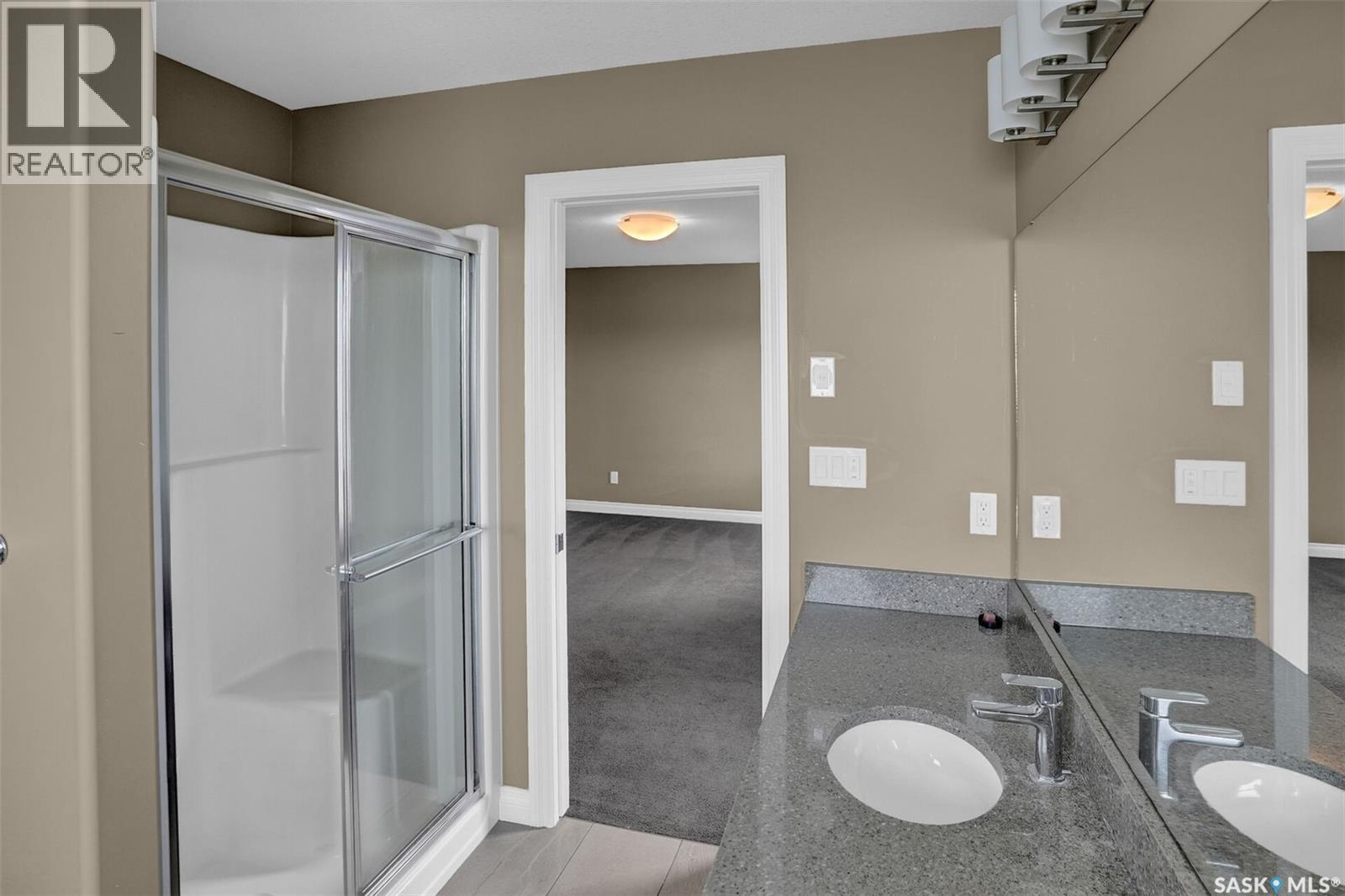 5460 McKenna CRESCENT - 32