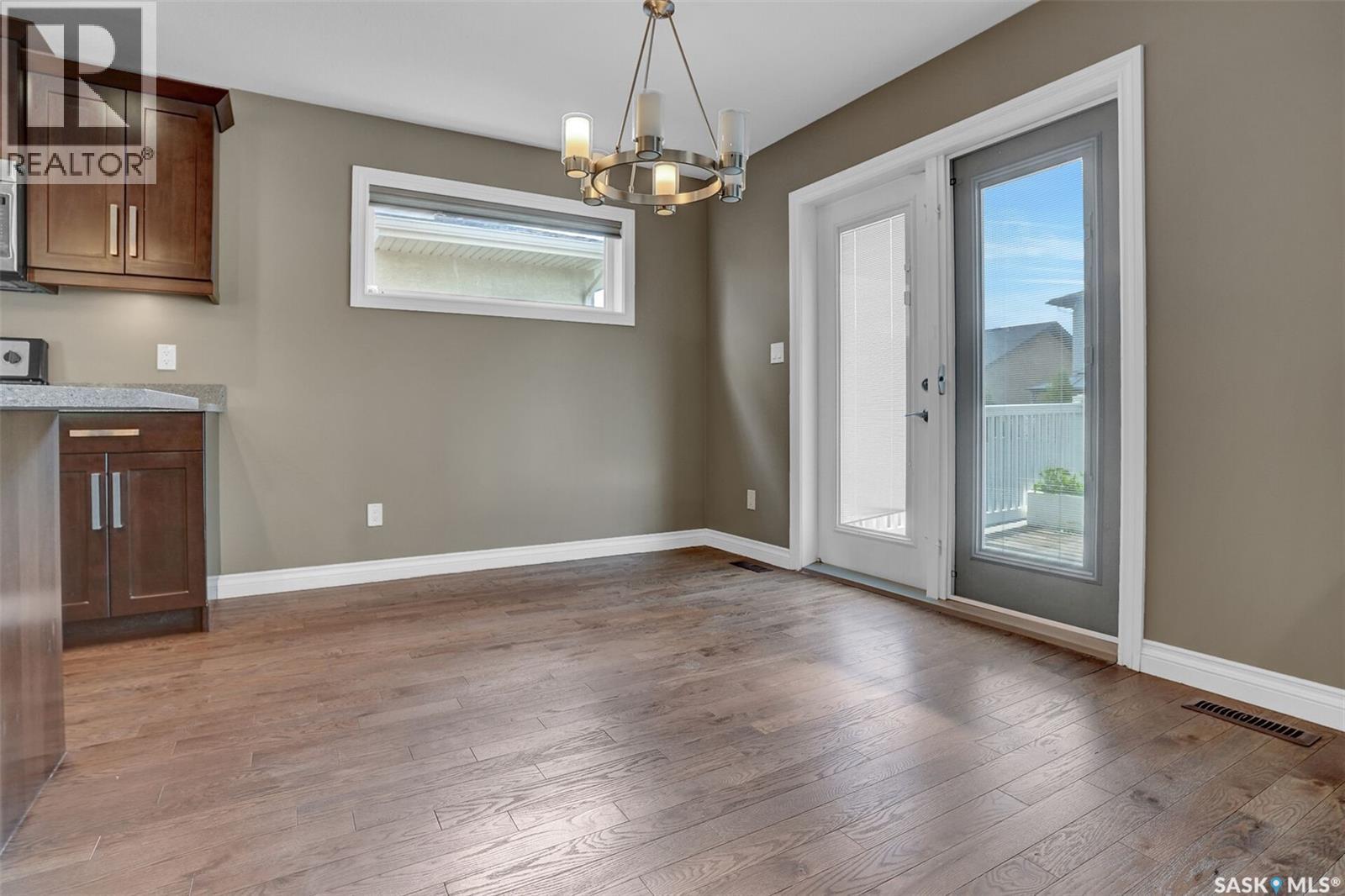 5460 McKenna CRESCENT - 6