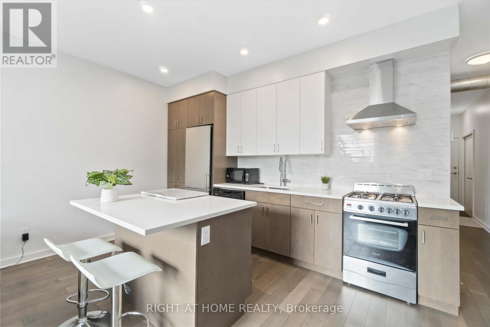 #305 22 PERKINS STREET - 4