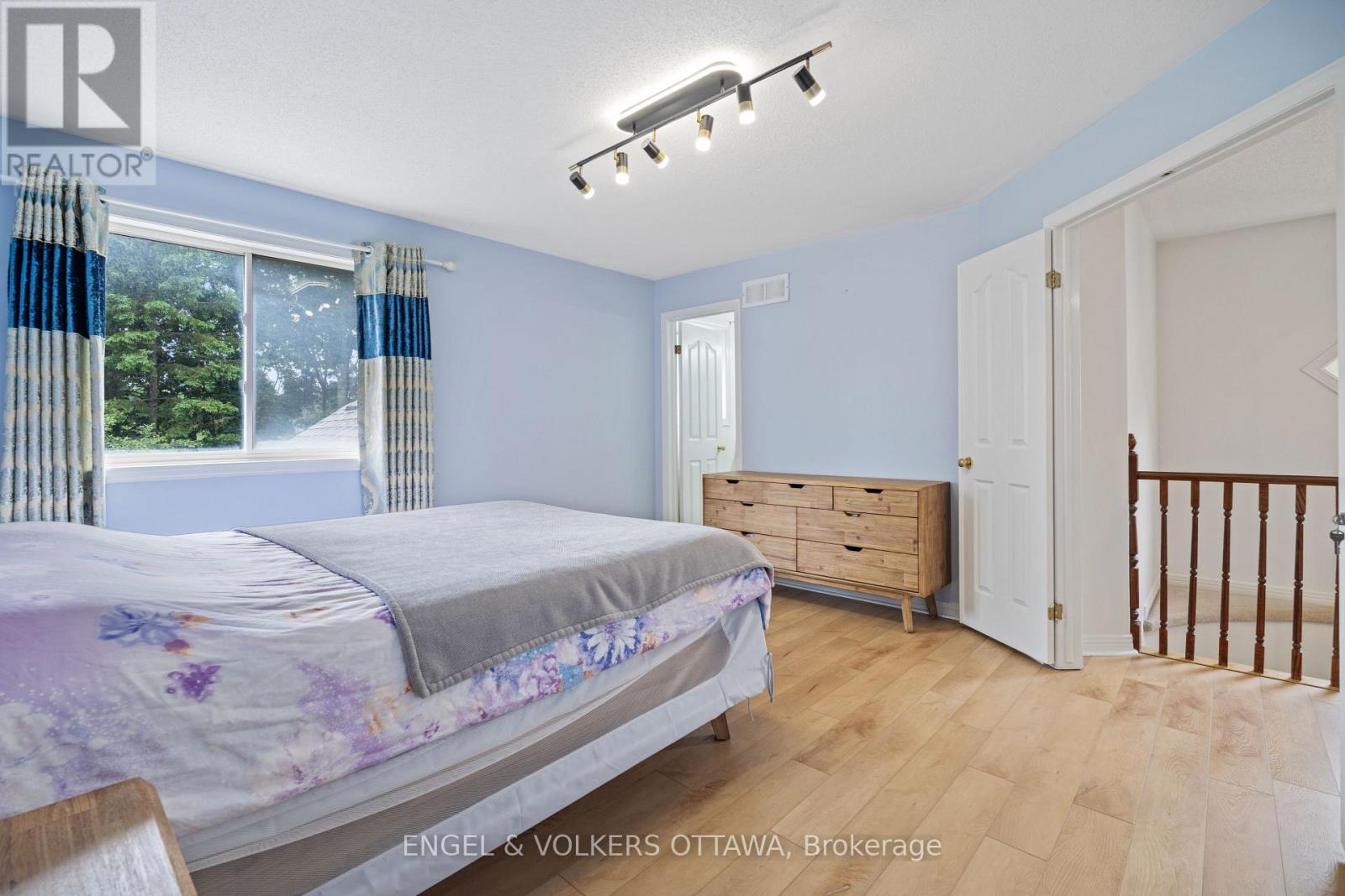 3 Bed, 3 Bath House for Sale in Ottawa – 18 CAMBRAY LANE, Ottawa – MLS# X13441838 - Image 21
