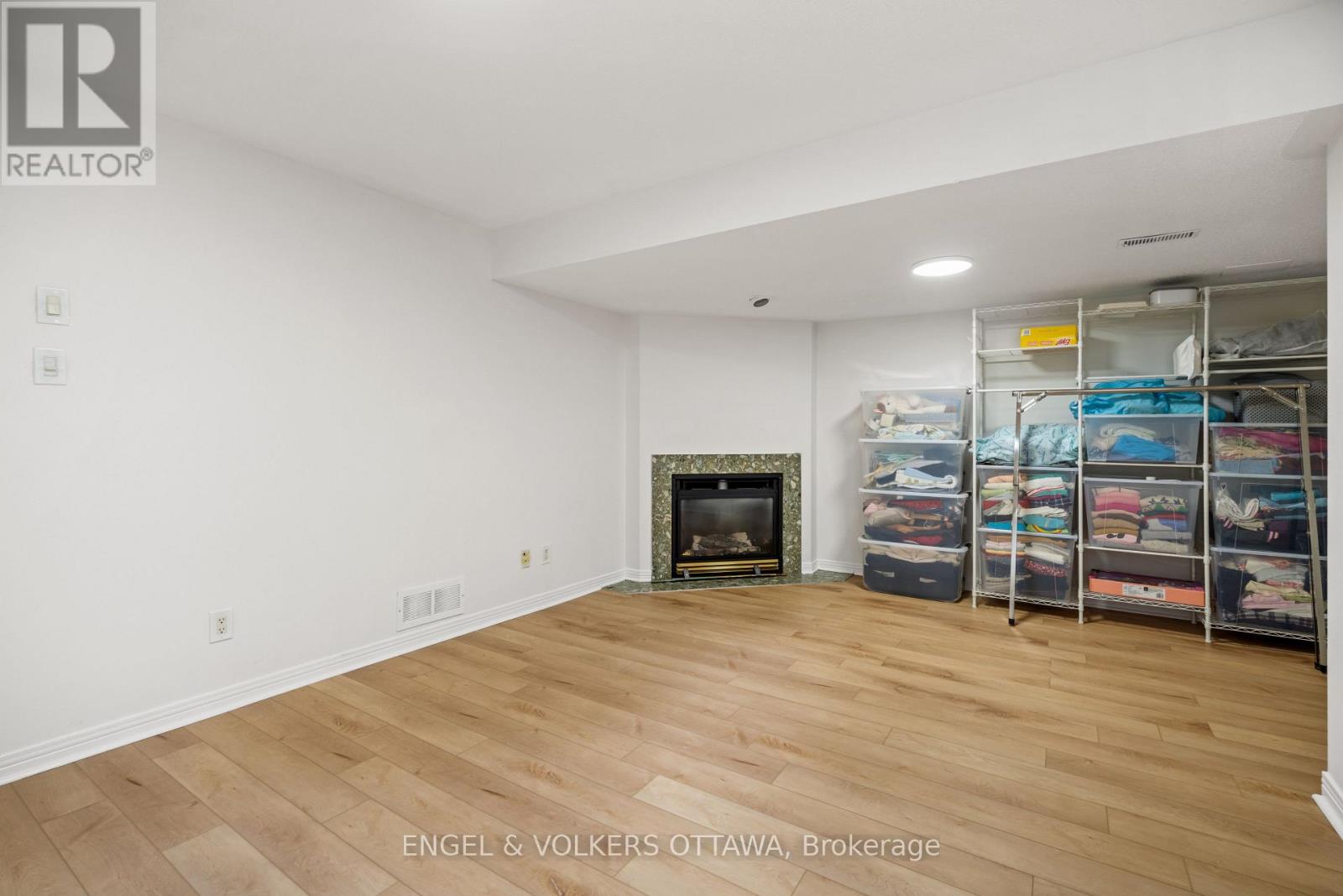 3 Bed, 3 Bath House for Sale in Ottawa – 18 CAMBRAY LANE, Ottawa – MLS# X13441838 - Image 28
