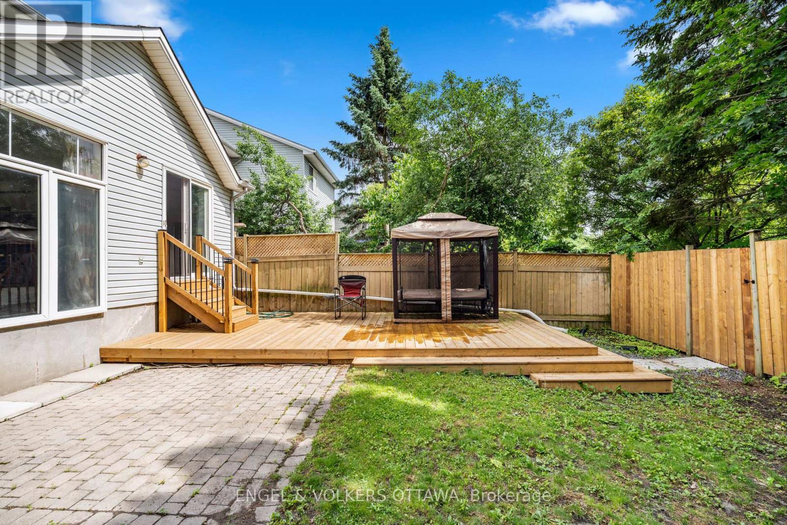 3 Bed, 3 Bath House for Sale in Ottawa – 18 CAMBRAY LANE, Ottawa – MLS# X13441838 - Image 33