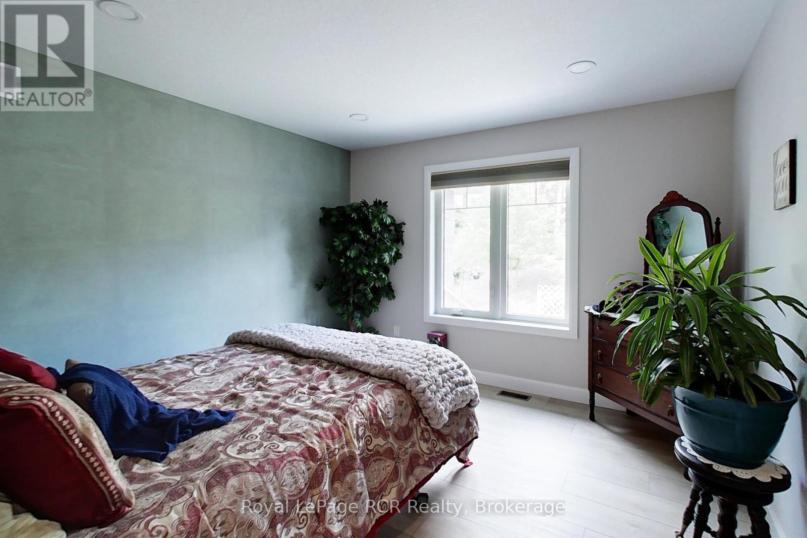 855 17TH STREET - 17
