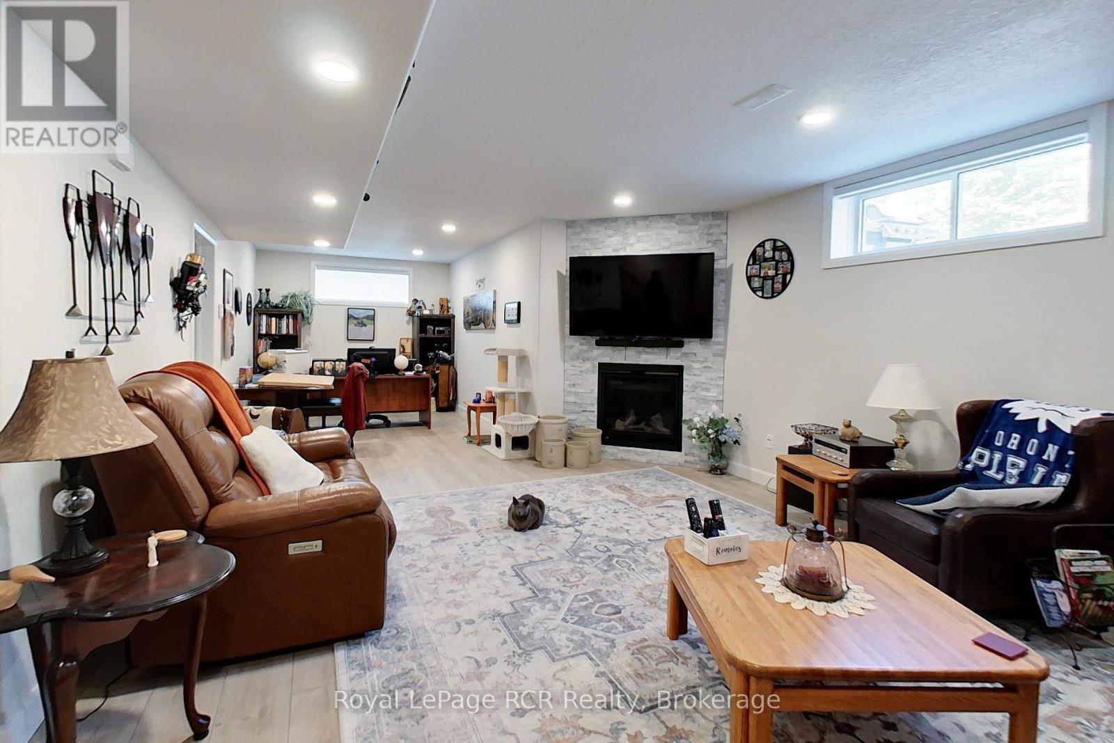 855 17TH STREET - 21