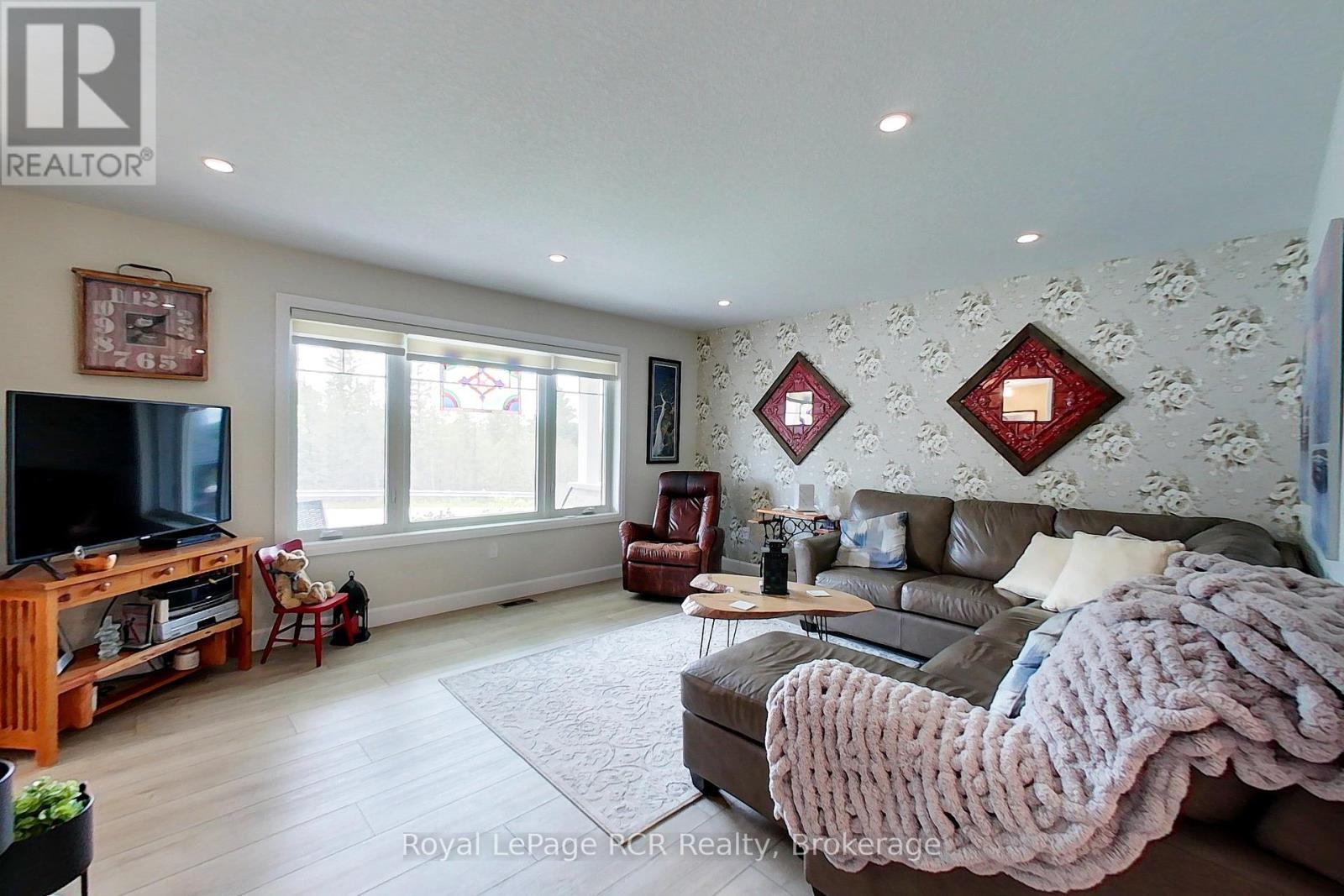 855 17TH STREET - 4